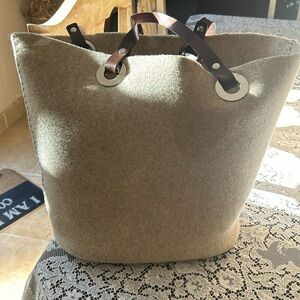 Banana Republic wool blend tote bag, leather trim. Gently used, great condition